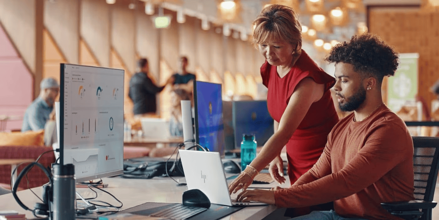 Laptop empresarial HP con HP Wolf Security para protección de datos en tiempo real