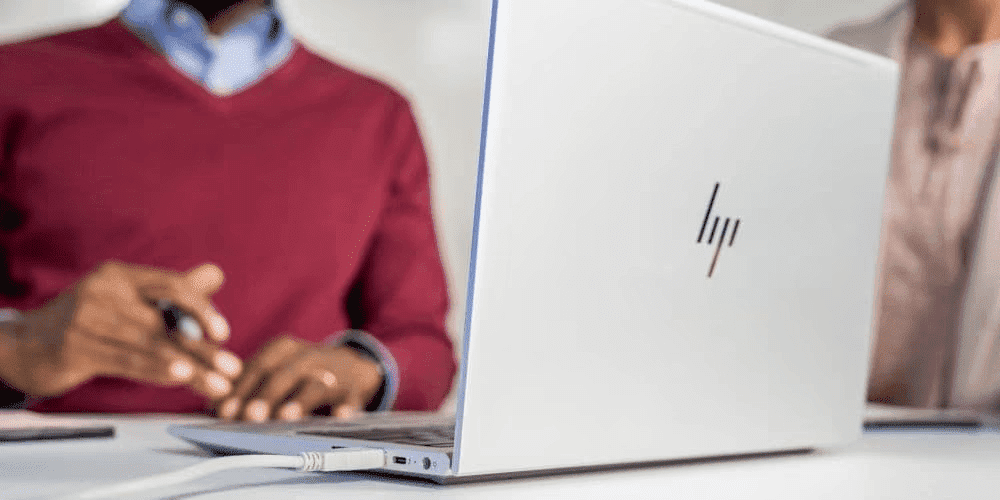 ¿Es malo dejar tu laptop conectada? Guía completa